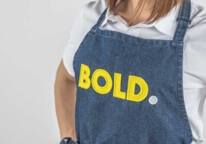 Les étapes clés pour un projet de tabliers personnalisés en broderie