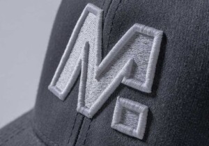 4 étapes pour personnaliser des casquettes en broderie 3D
