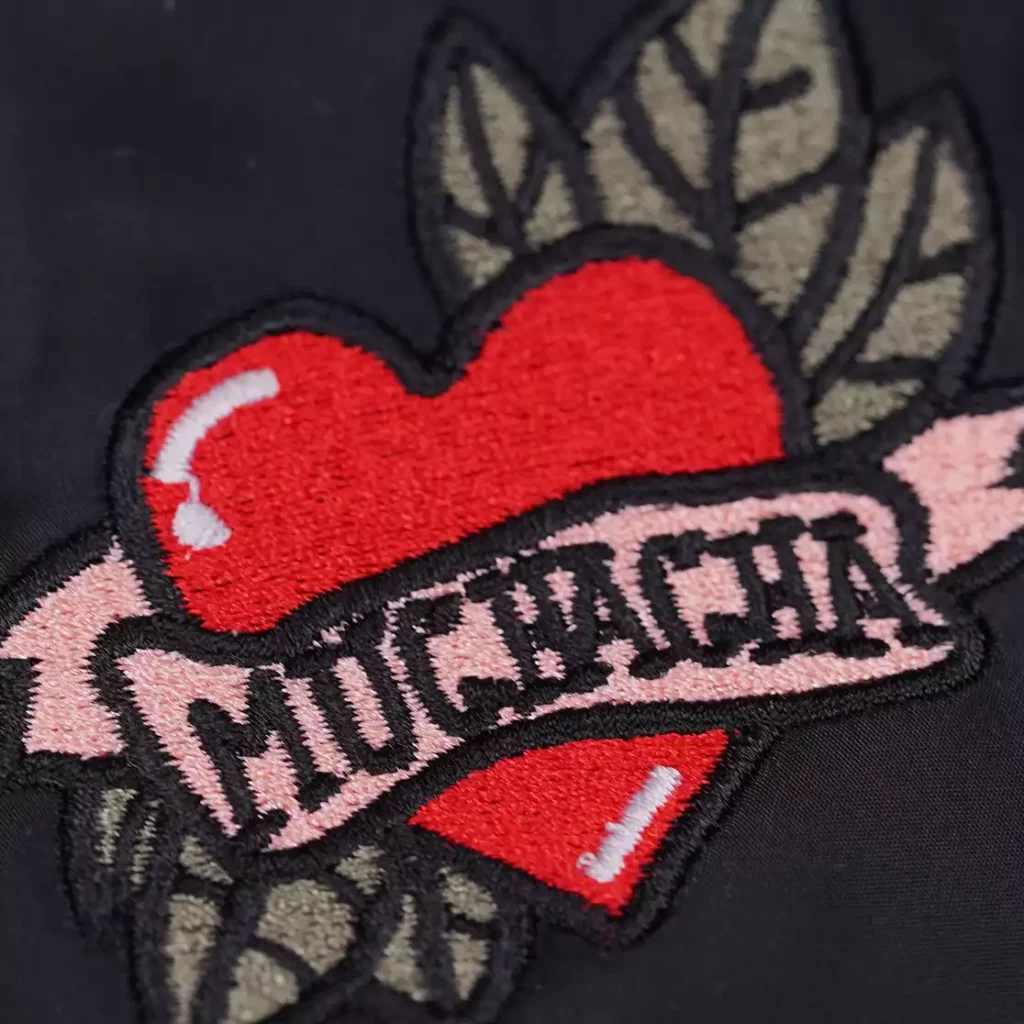 Broderie sur blouson aviateur