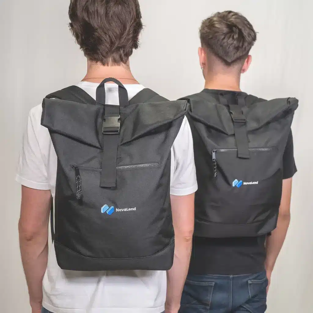 Sac à dos à rabat personnalisé en broderie