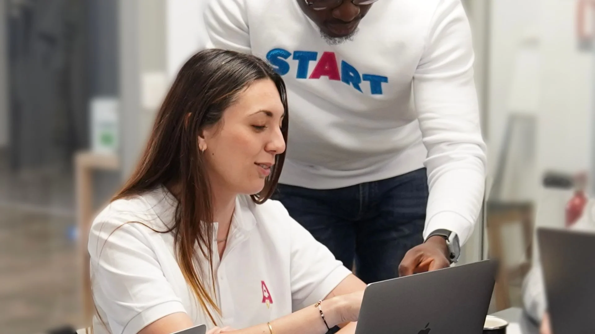 Polo et pull personnalisés pour les commerciaux d'une entreprise