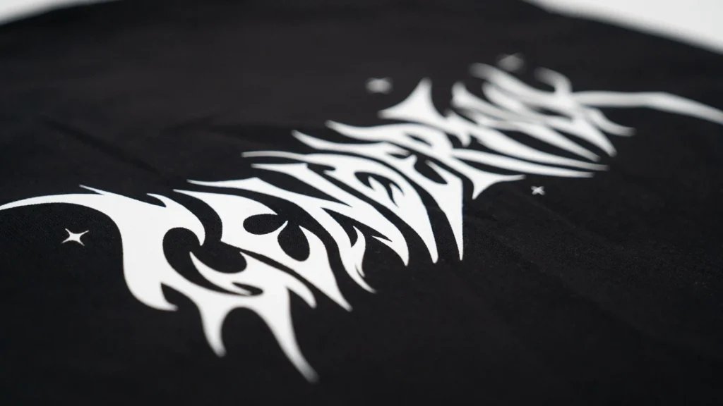 Logo en format vectoriel imprimé sur un t-shirt