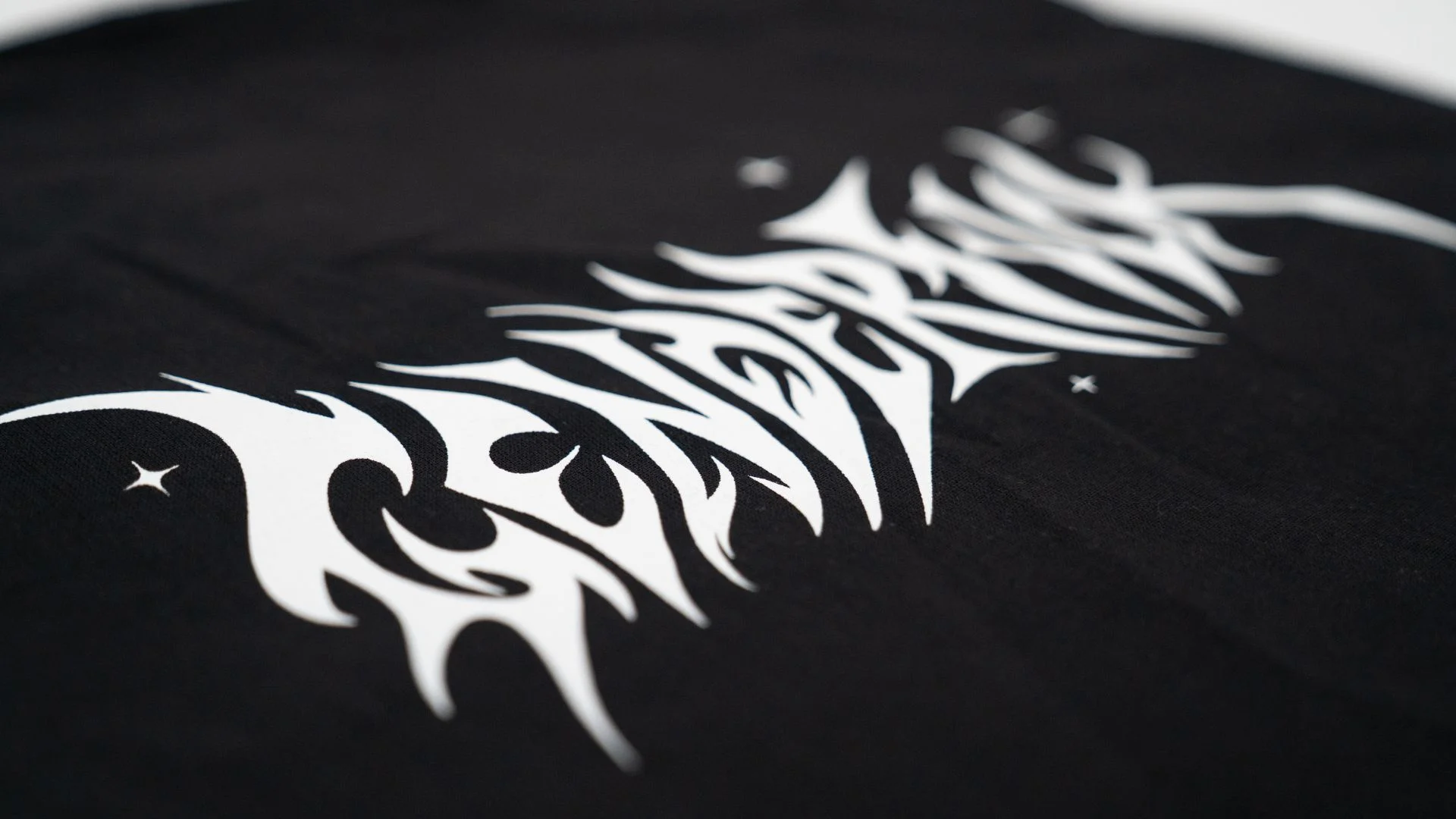 Logo en format vectoriel imprimé sur un t-shirt