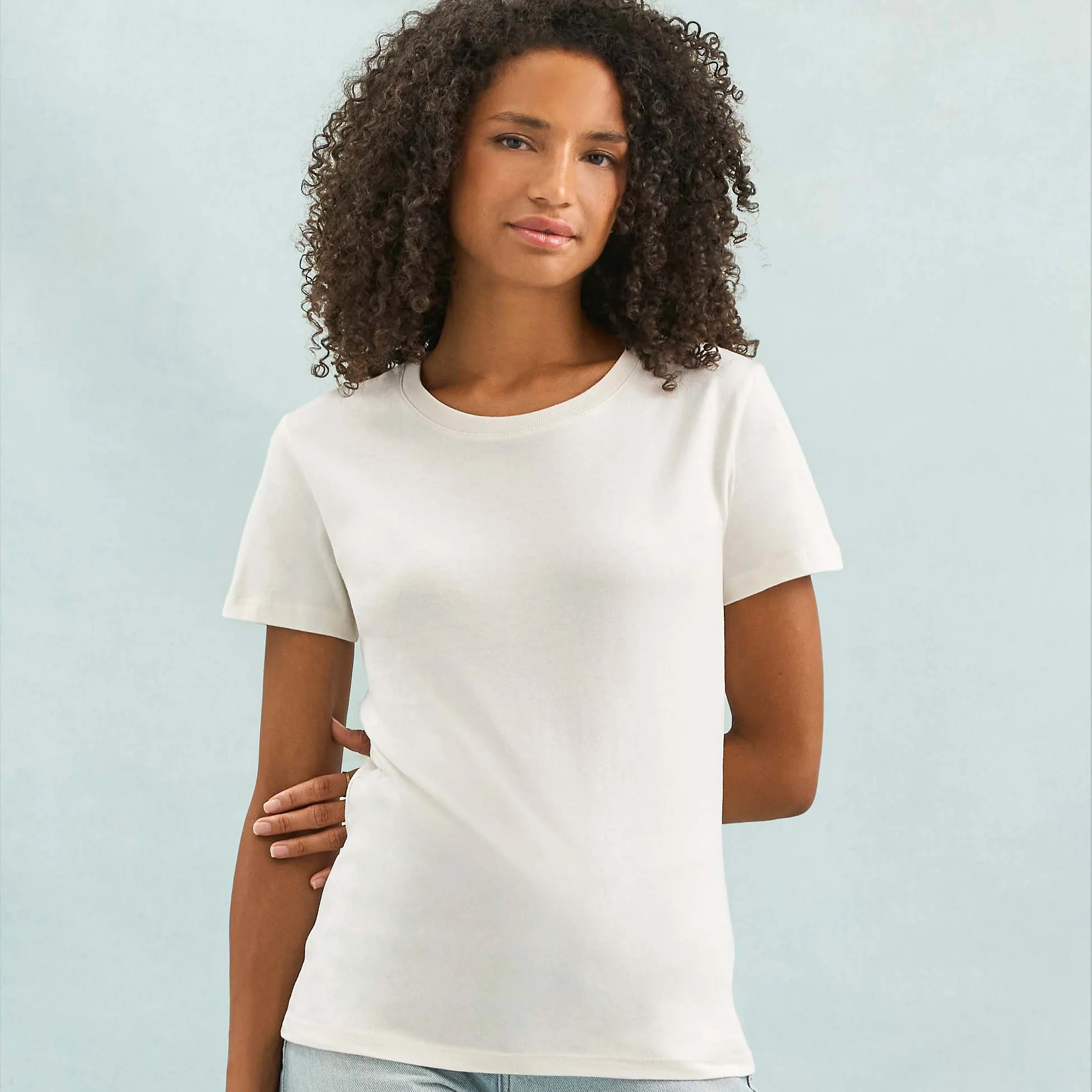 mannequin femme portant un t-shirt personnalisable imperial Sol's